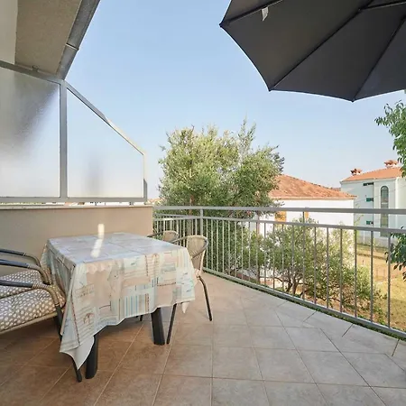Vujina - With Terrace 2 Filip Apartment *