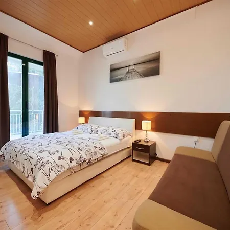 Apartament Vujina - With Terrace 2 Filip *