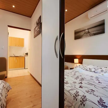 Apartament Vujina - With Terrace 2 Filip Kaštela