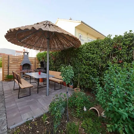 Apartament Vujina - With Terrace 2 Filip Kaštela